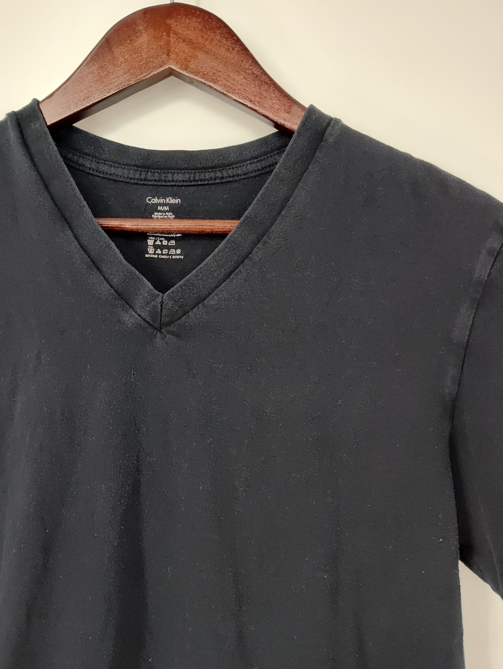 Calvin Klein Black V-Neck Cotton Short Sleeve Tee Shirt Size Mens Medium - Picture 2 of 4